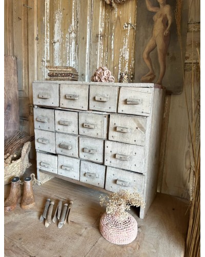 Ancien petit meuble de métier