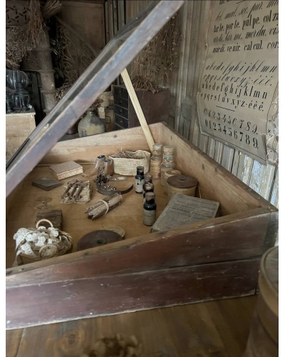 Ancienne vitrine de comptoir en bois et verre