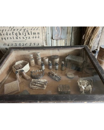 Ancienne vitrine de comptoir en bois et verre