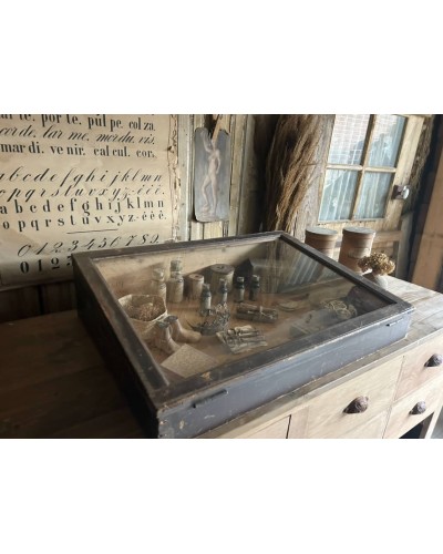 Ancienne vitrine de comptoir en bois et verre
