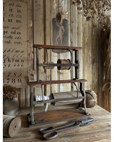 Ancien dévidoir à papier d'emballage double étages