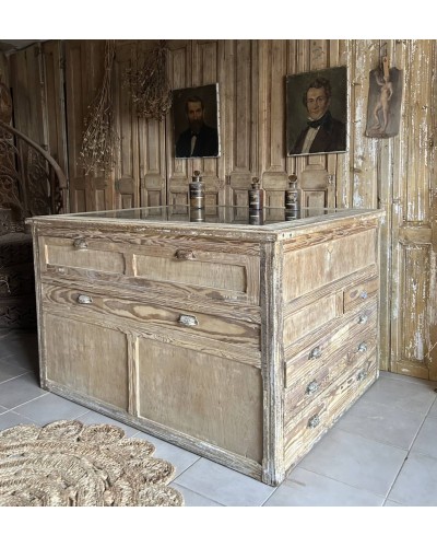 Meuble de métier ancien à vitrine  - comptoir central d'exposition avec tiroirs sur 3 faces