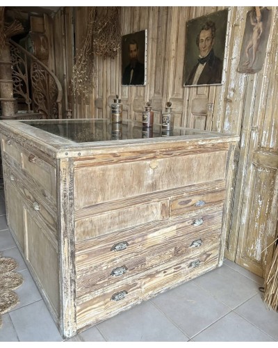 Meuble de métier ancien à vitrine  - comptoir central d'exposition avec tiroirs sur 3 faces
