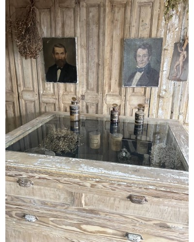 Meuble de métier ancien à vitrine  - comptoir central d'exposition avec tiroirs sur 3 faces