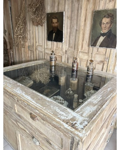 Meuble de métier ancien à vitrine  - comptoir central d'exposition avec tiroirs sur 3 faces