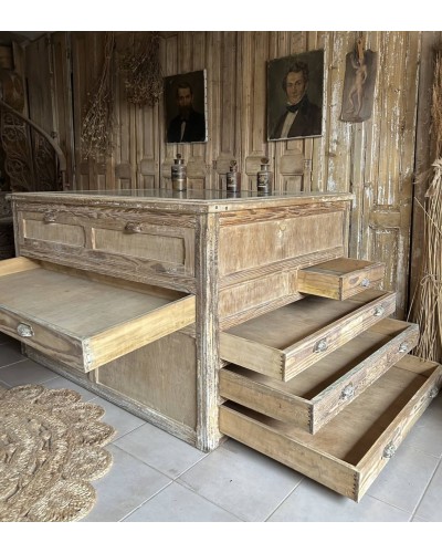 Meuble de métier ancien à vitrine  - comptoir central d'exposition avec tiroirs sur 3 faces