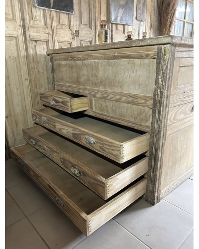 Meuble de métier ancien à vitrine  - comptoir central d'exposition avec tiroirs sur 3 faces