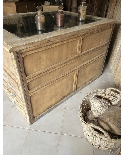 Meuble de métier ancien à vitrine  - comptoir central d'exposition avec tiroirs sur 3 faces