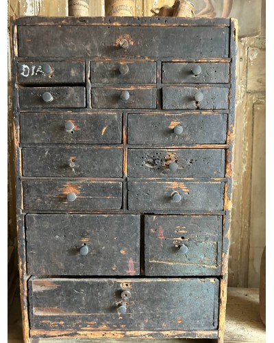 Ancienne layette d'horloger