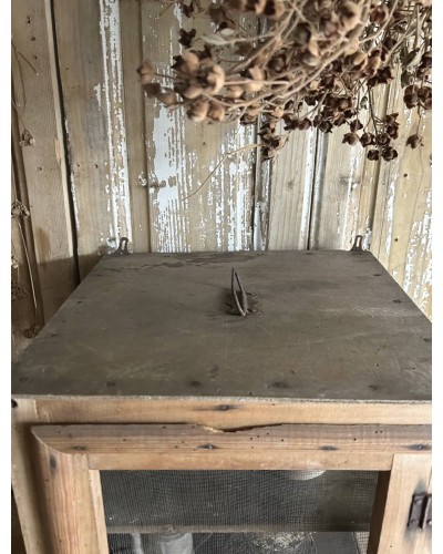 Ancien petit meuble garde manger en bois