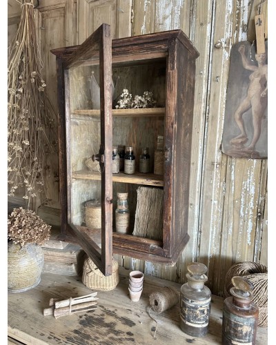 Jolie petite vitrine ancienne