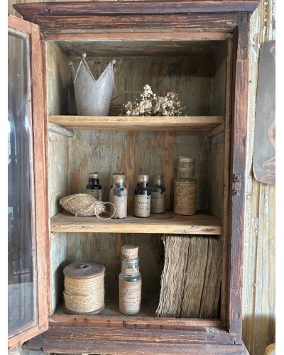 Jolie petite vitrine ancienne