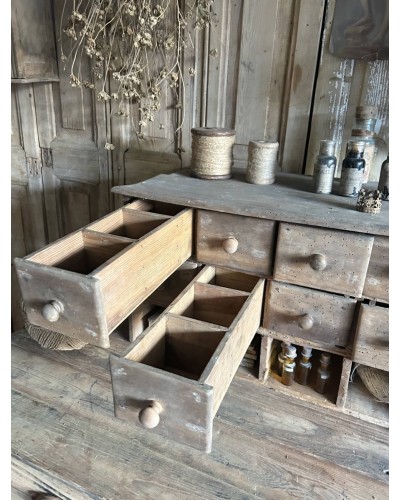 Ancien petit meuble de métier, 8 tiroirs & niches ouvertes