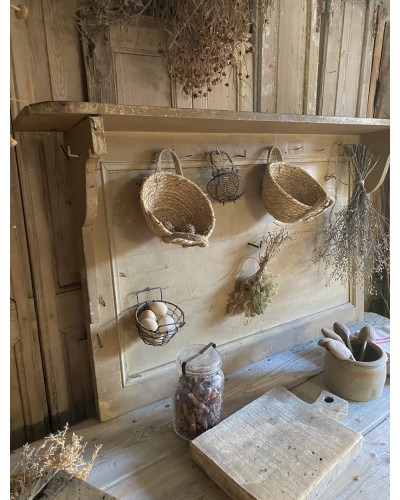 Ancien casserolier  mural en bois, esprit maison de campagne