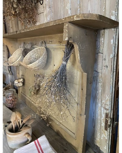 Ancien casserolier  mural en bois, esprit maison de campagne