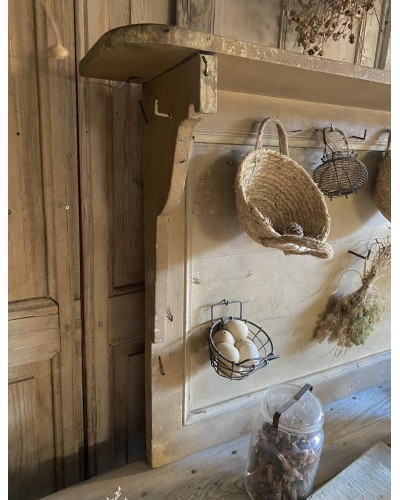 Ancien casserolier  mural en bois, esprit maison de campagne