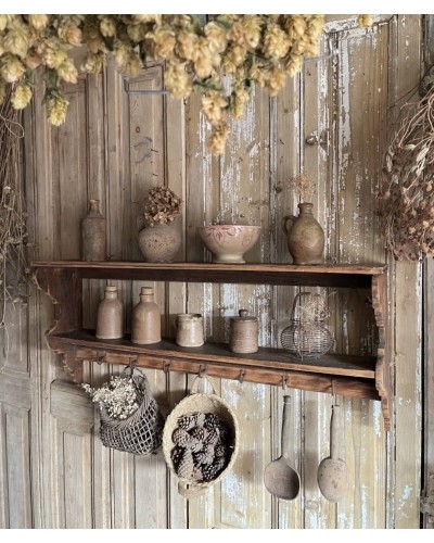 Ancienne étagère murale de cuisine