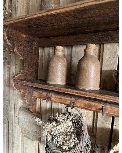 Ancienne étagère murale de cuisine