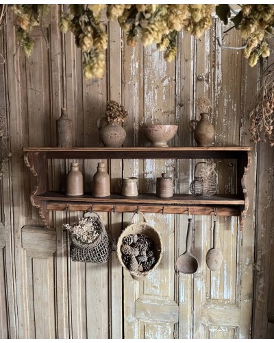 Ancienne étagère murale de cuisine