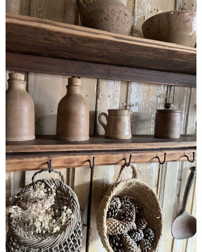 Ancienne étagère murale de cuisine