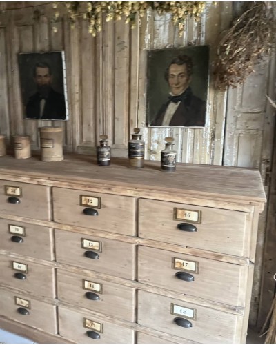 Exceptionnel ancien meuble de métier à tiroirs