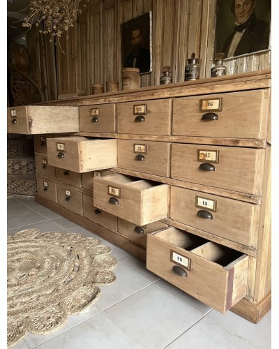 Exceptionnel ancien meuble de métier à tiroirs