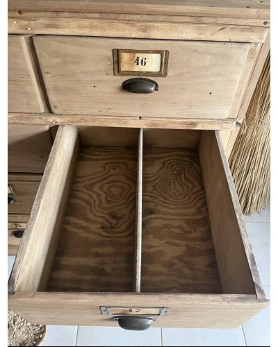 Exceptionnel ancien meuble de métier à tiroirs