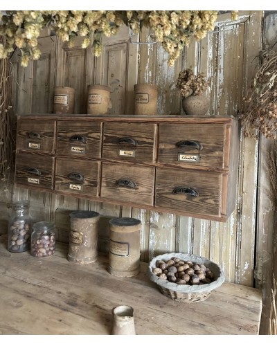 Ancienne étagère à épices