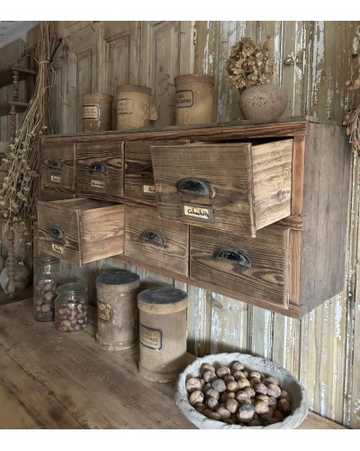 Ancienne étagère à épices