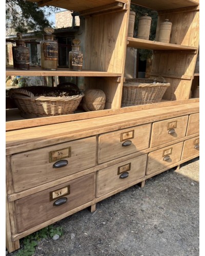 Grand meuble de métier ancien  à tiroirs et étagères en bois