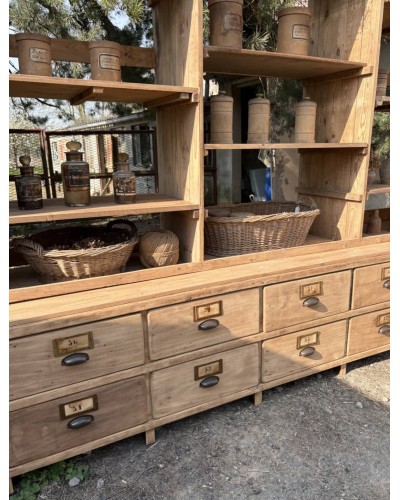 Grand meuble de métier ancien  à tiroirs et étagères en bois