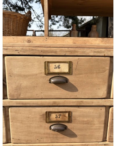 Grand meuble de métier ancien  à tiroirs et étagères en bois