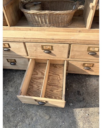 Grand meuble de métier ancien  à tiroirs et étagères en bois