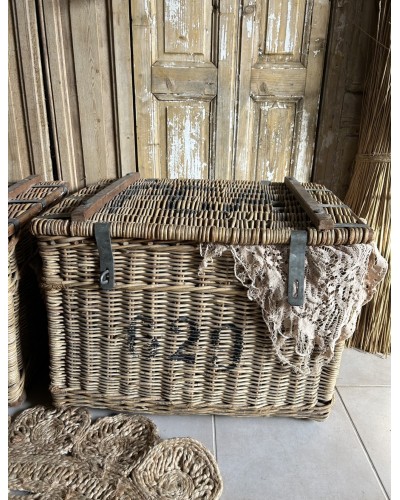 Ancienne malle de déménagement