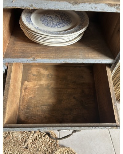 Ancien meuble d’atelier avec tiroirs numérotés, casier et patine craquelé