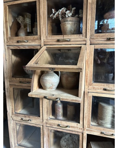 Ancien meuble à clapets vitrés et tiroirs coulissants , meuble de mercerie