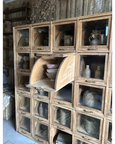 Ancien meuble à clapets vitrés et tiroirs coulissants , meuble de mercerie