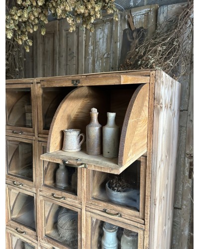 Ancien meuble à clapets vitrés et tiroirs coulissants , meuble de mercerie