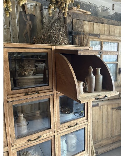 Ancien meuble à clapets vitrés et tiroirs coulissants , meuble de mercerie