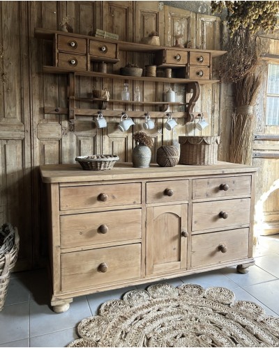 Ancien buffet en pin massif à tiroirs et porte