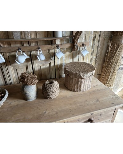 Ancien buffet en pin massif à tiroirs et porte