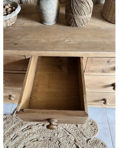 Ancien buffet en pin massif à tiroirs et porte
