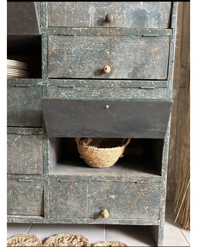 Ancien meuble à clapets
