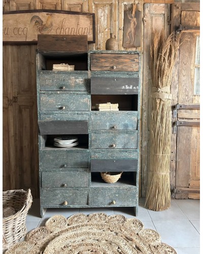 Ancien meuble à clapets