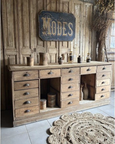 Fabuleux comptoir ancien en chêne avec tiroirs et tablettes rétractables debut XXe