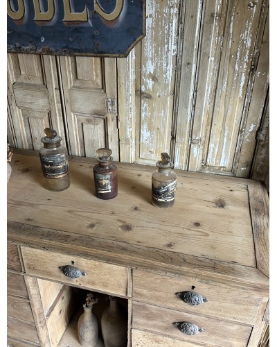 Fabuleux comptoir ancien en chêne avec tiroirs et tablettes rétractables debut XXe