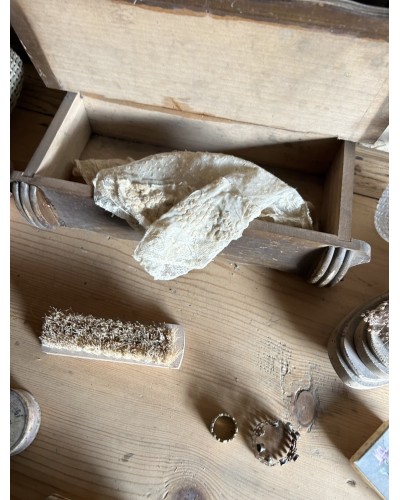 Petite coiffeuse murale ancienne