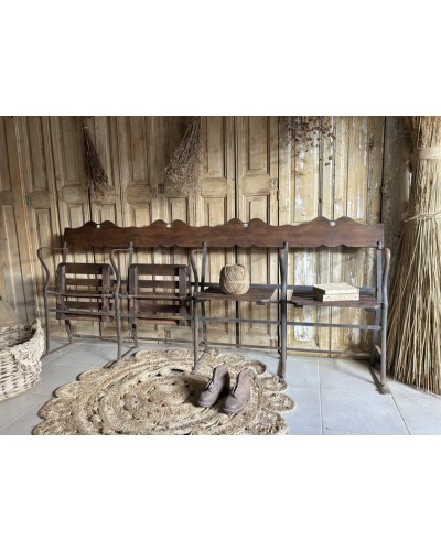 Ensemble de 4 strapontins anciens avec assises rétractables et plaques émaillées numérotées