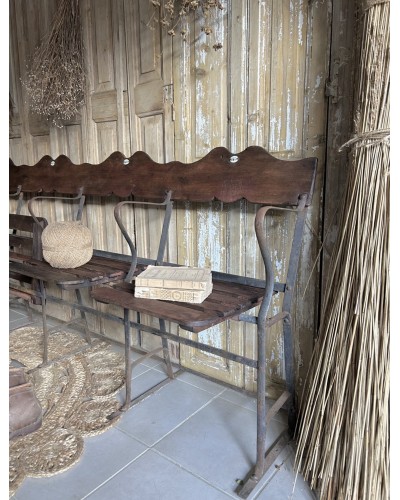 Ensemble de 4 strapontins anciens avec assises rétractables et plaques émaillées numérotées