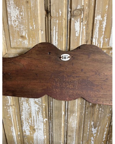 Ensemble de 4 strapontins anciens avec assises rétractables et plaques émaillées numérotées